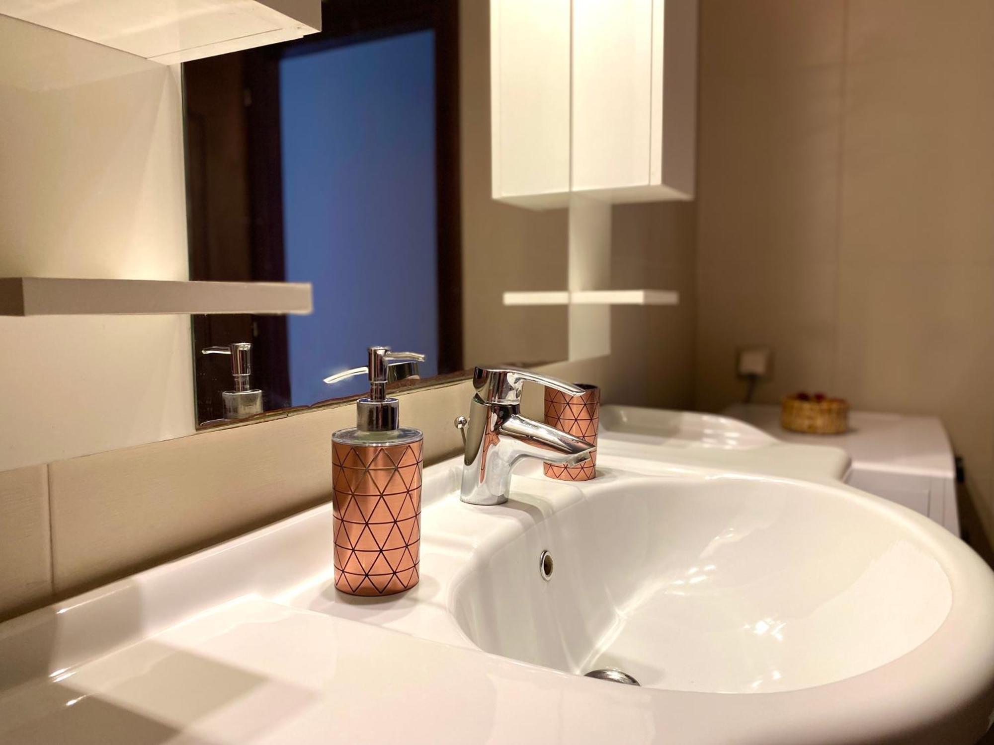 Avia Luxury With Hydromassage Selanik